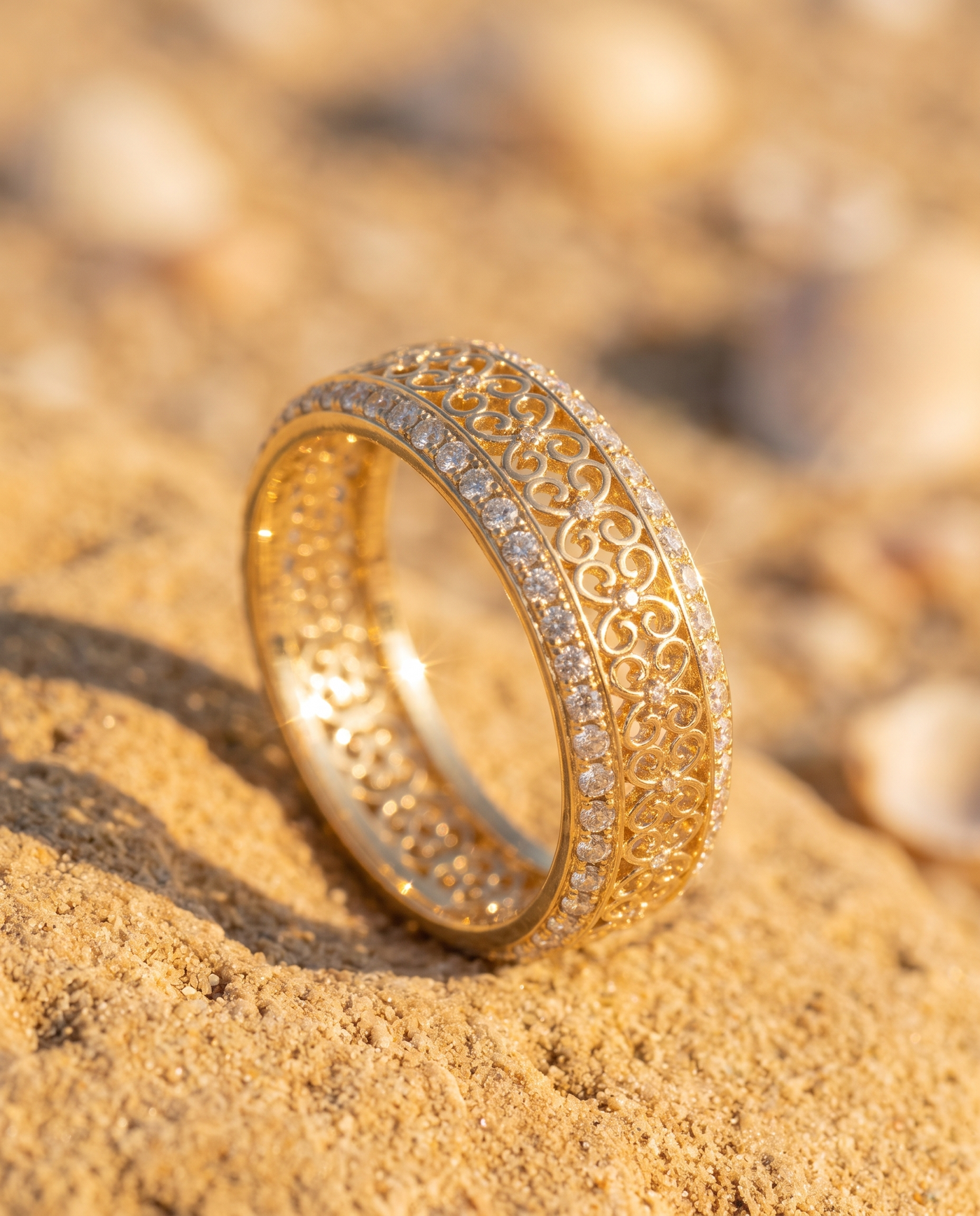 The Valencia Ring macro detail of diamonds