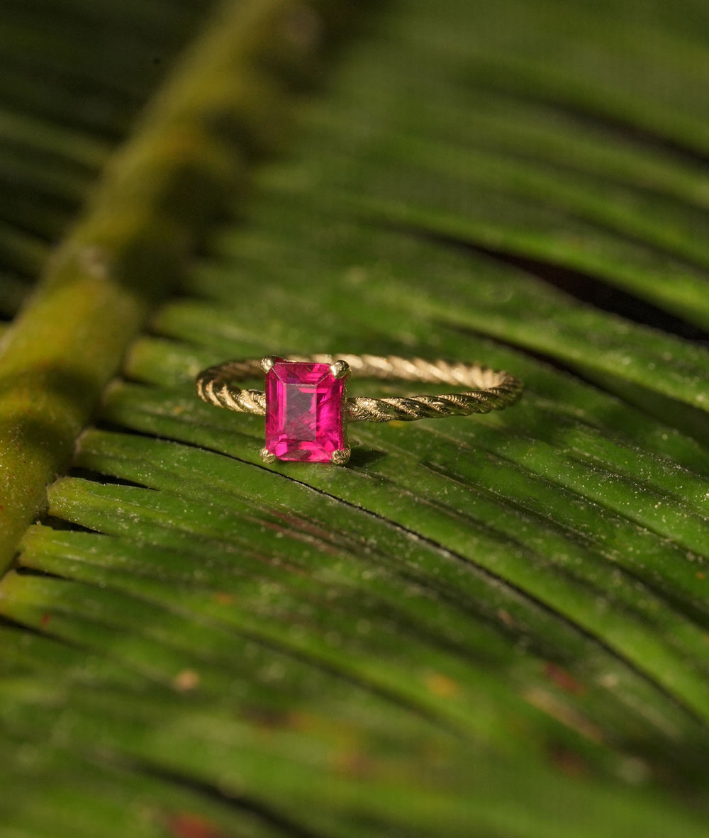 Gold ruby ring from The O Collection’s SS2024 line, featuring a minimalist design.